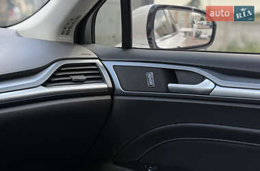 Седан Ford Fusion 2014 в 