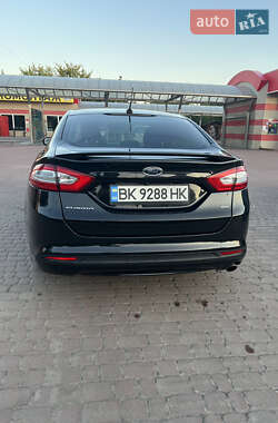 Седан Ford Fusion 2014 в 