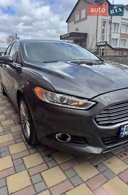 Седан Ford Fusion 2015 в 