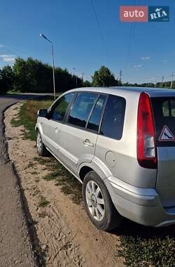 Хэтчбек Ford Fusion 2010 в 