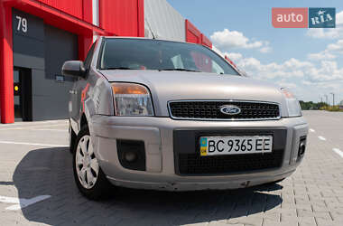 Хэтчбек Ford Fusion 2011 в 