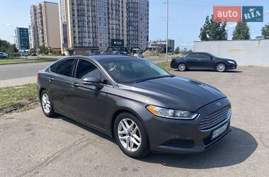 Седан Ford Fusion 2015 в 