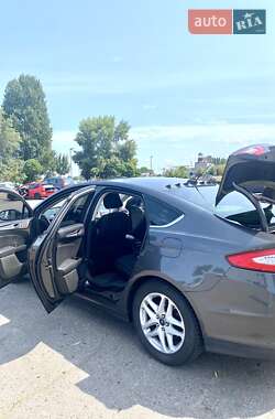 Седан Ford Fusion 2015 в 