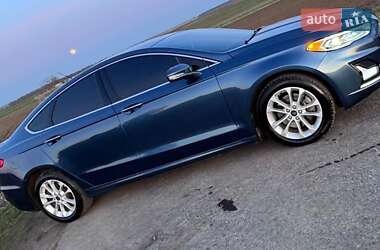 Седан Ford Fusion 2018 в 
