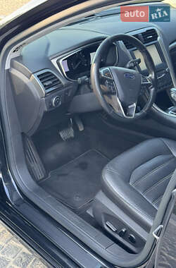Седан Ford Fusion 2013 в 