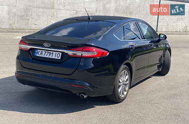 Седан Ford Fusion 2017 в 