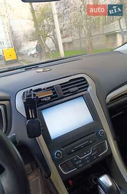 Седан Ford Fusion 2016 в 