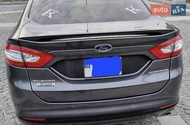 Седан Ford Fusion 2015 в 