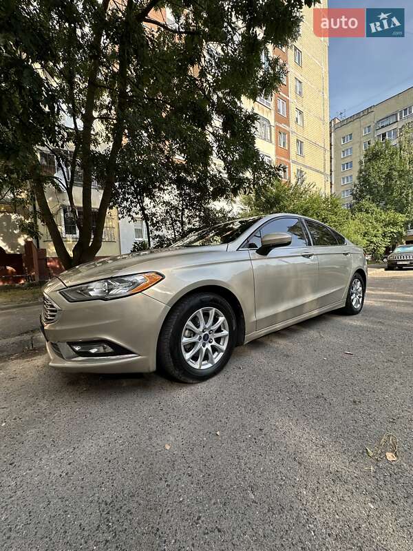 Седан Ford Fusion 2017 в 
