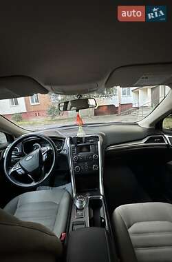 Седан Ford Fusion 2017 в 