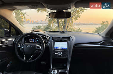 Седан Ford Fusion 2016 в 