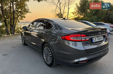 Седан Ford Fusion 2016 в 