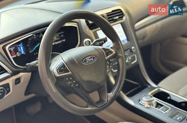 Седан Ford Fusion 2018 в 