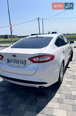 Седан Ford Fusion 2015 в 