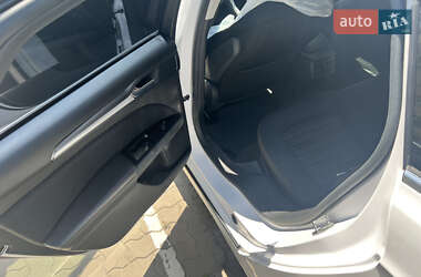 Седан Ford Fusion 2015 в 