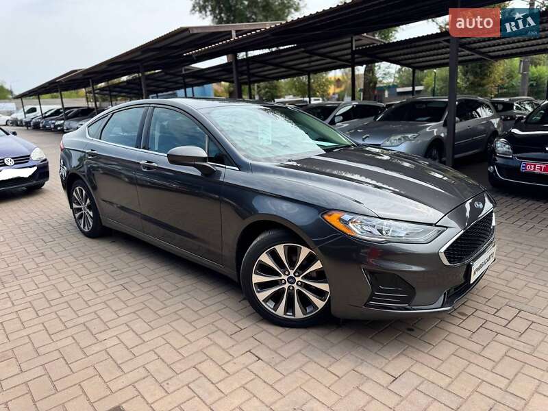 Седан Ford Fusion 2019 в 