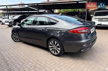 Седан Ford Fusion 2019 в 