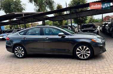 Седан Ford Fusion 2019 в 