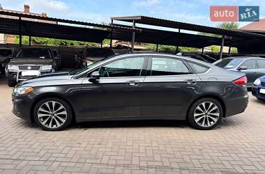 Седан Ford Fusion 2019 в 