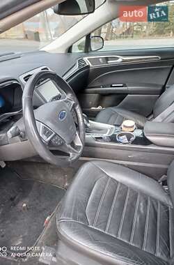 Седан Ford Fusion 2012 в 