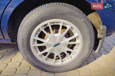 Хэтчбек Ford Fusion 2010 в 