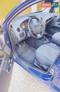 Хэтчбек Ford Fusion 2010 в 