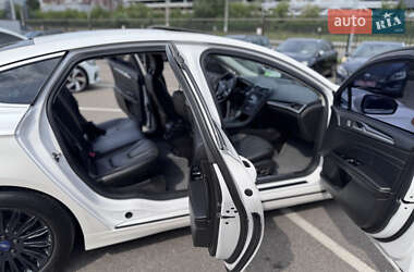 Седан Ford Fusion 2013 в 
