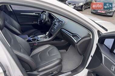 Седан Ford Fusion 2013 в 