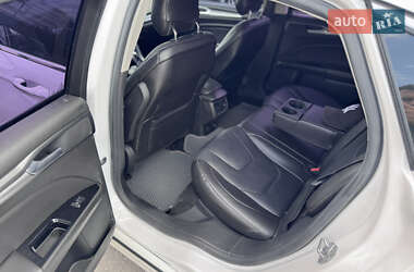 Седан Ford Fusion 2013 в 