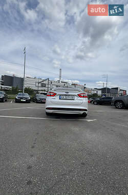 Седан Ford Fusion 2013 в 