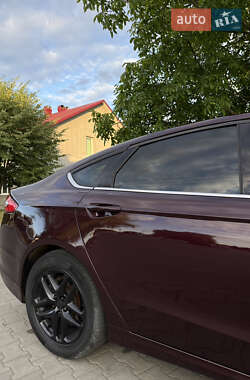 Седан Ford Fusion 2013 в 