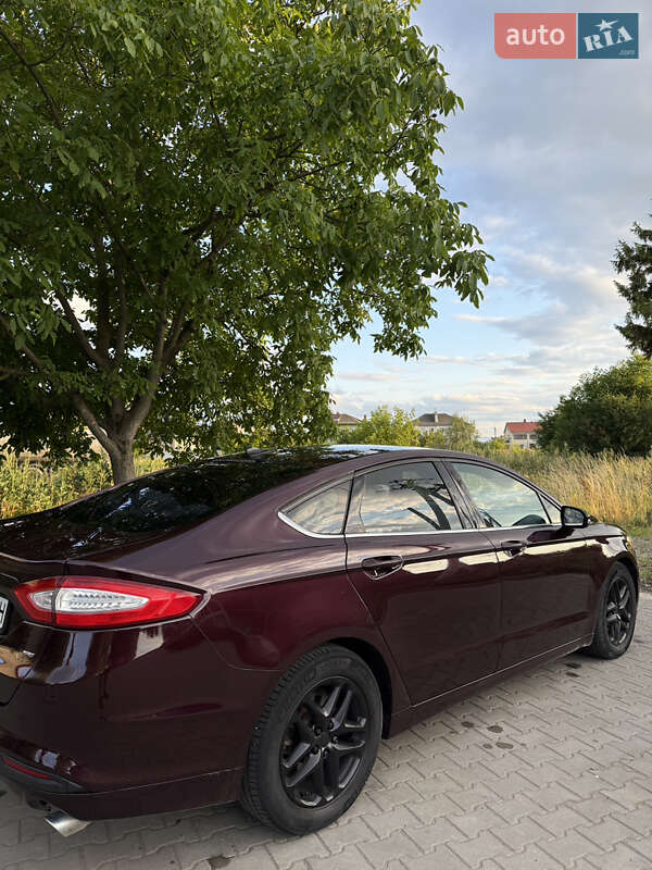Седан Ford Fusion 2013 в Снятині
