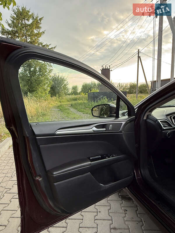 Седан Ford Fusion 2013 в Снятині