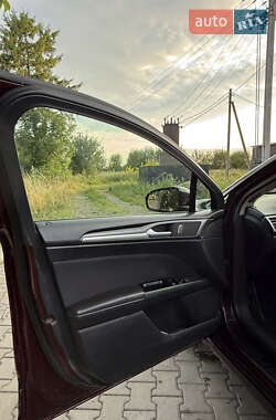 Седан Ford Fusion 2013 в 