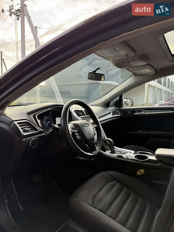 Седан Ford Fusion 2013 в Снятині