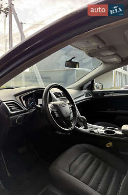 Седан Ford Fusion 2013 в 