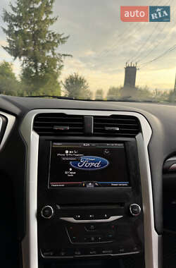 Седан Ford Fusion 2013 в 