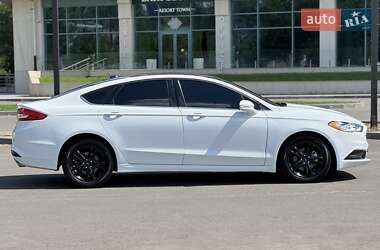Седан Ford Fusion 2018 в 