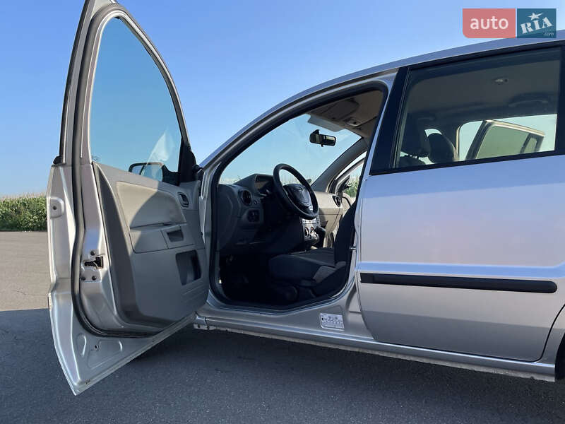 Хэтчбек Ford Fusion 2005 в Шепетовке
