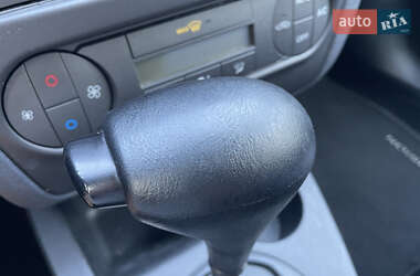 Хэтчбек Ford Fusion 2010 в 
