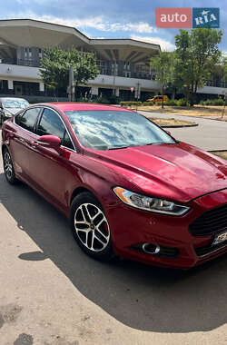 Седан Ford Fusion 2015 в 