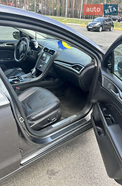 Седан Ford Fusion 2013 в 