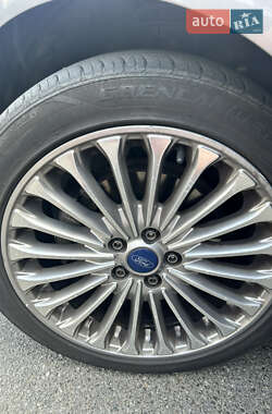 Седан Ford Fusion 2013 в 