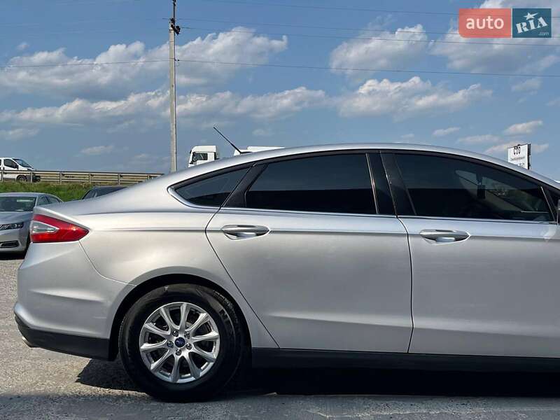 Седан Ford Fusion 2016 в Львове