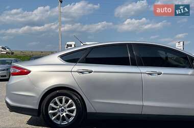 Седан Ford Fusion 2016 в 