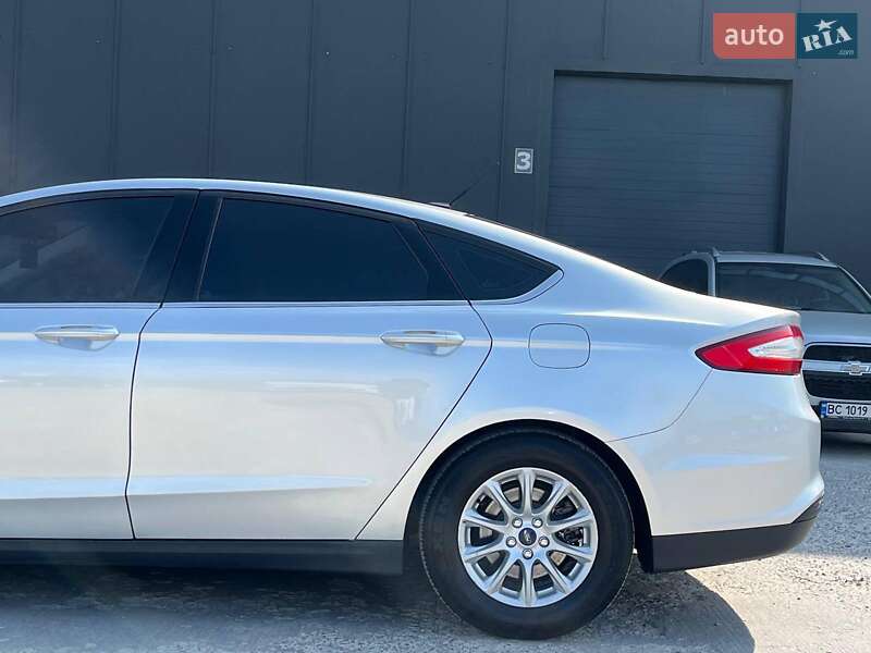Седан Ford Fusion 2016 в Львове