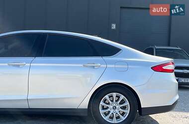 Седан Ford Fusion 2016 в 