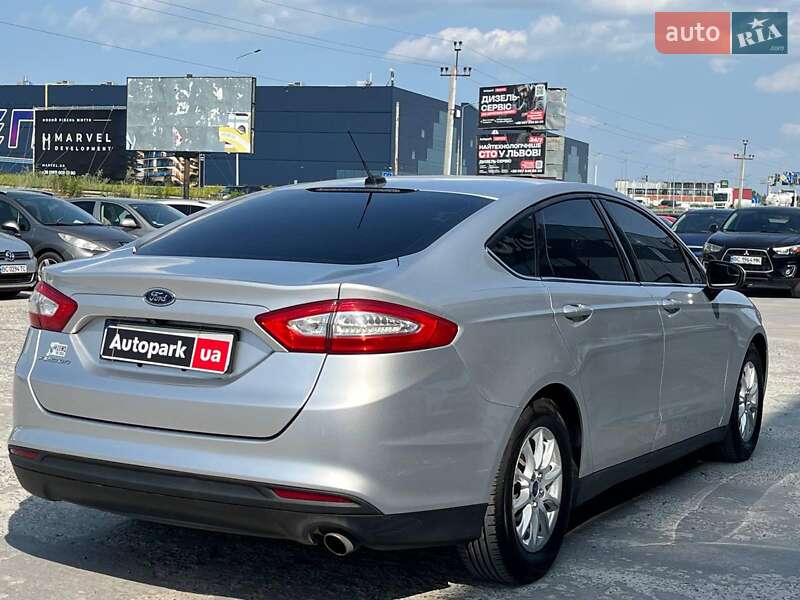 Седан Ford Fusion 2016 в Львове