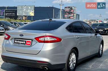 Седан Ford Fusion 2016 в 