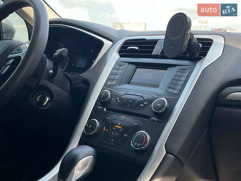 Седан Ford Fusion 2016 в Львове